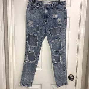 Acid wash destroyed boyfriend jeans